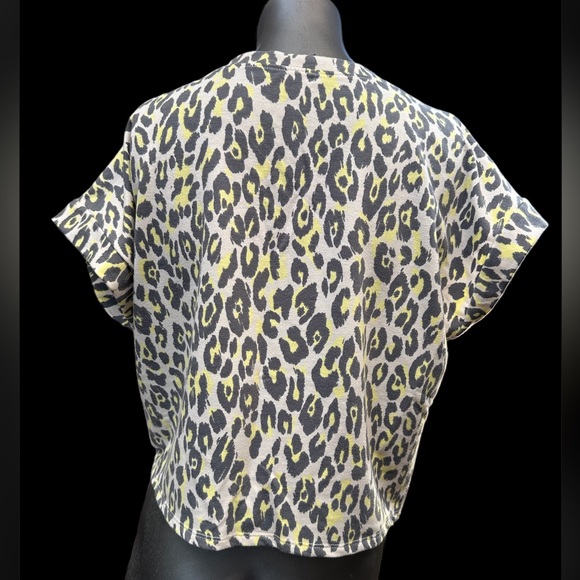 Zoe and Phoebe sz MD short sleeve tie in front leopard print yellow black - Picture 2 of 4